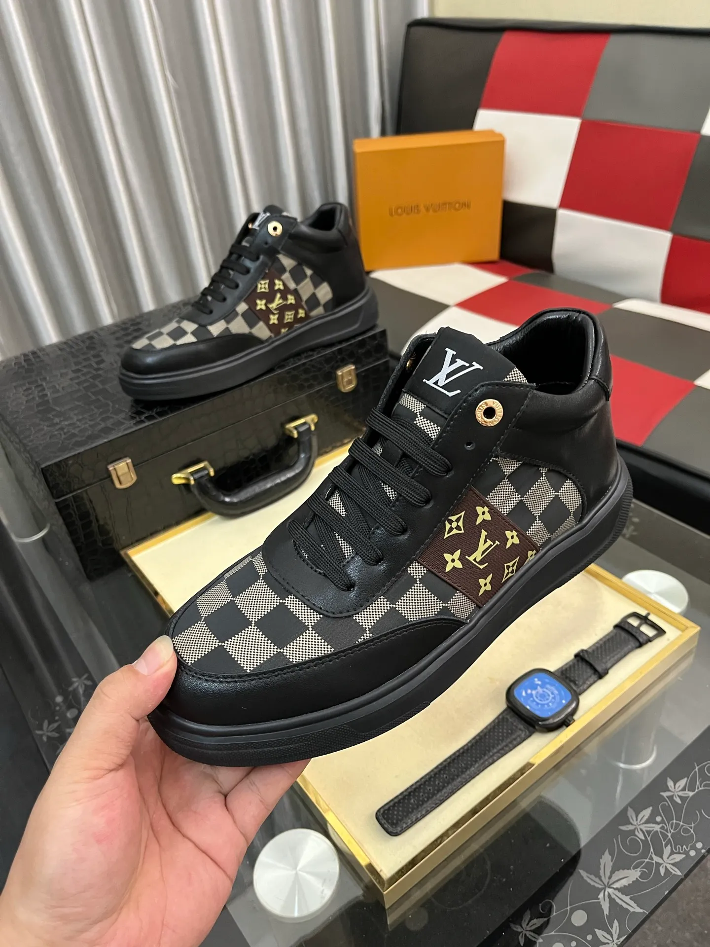 Men's shoes💰: 420⌚️⌚️"LOUI* VUITTO*" popular men's casual shoes, genuine Italian development💯purchase level quality✔️The upper is made of first-layer cowhide, comfortable and soft sheepskin foot pads⚡️Fashionable and versatile. The toe last shape is firm and full, and the soles are made from LV original molds and can be moved in and out of the counter at will. Light and comfortable on the foot~purely handmade, details determine quality! Size:38-442️⃣Colors available
